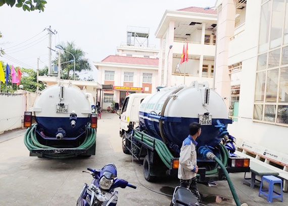 dich-vu-hut-ham-cau-khong-duc-pha-sach-se-triet-de