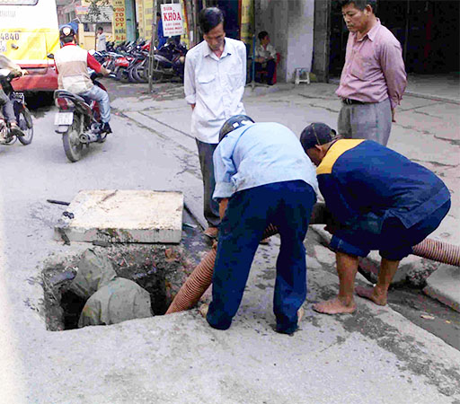 doi-ngu-nhan-vien-cua-cong-ty-moi-truong-xanh-bien-hoa-dong-nai-rat-chuyen-nghiep